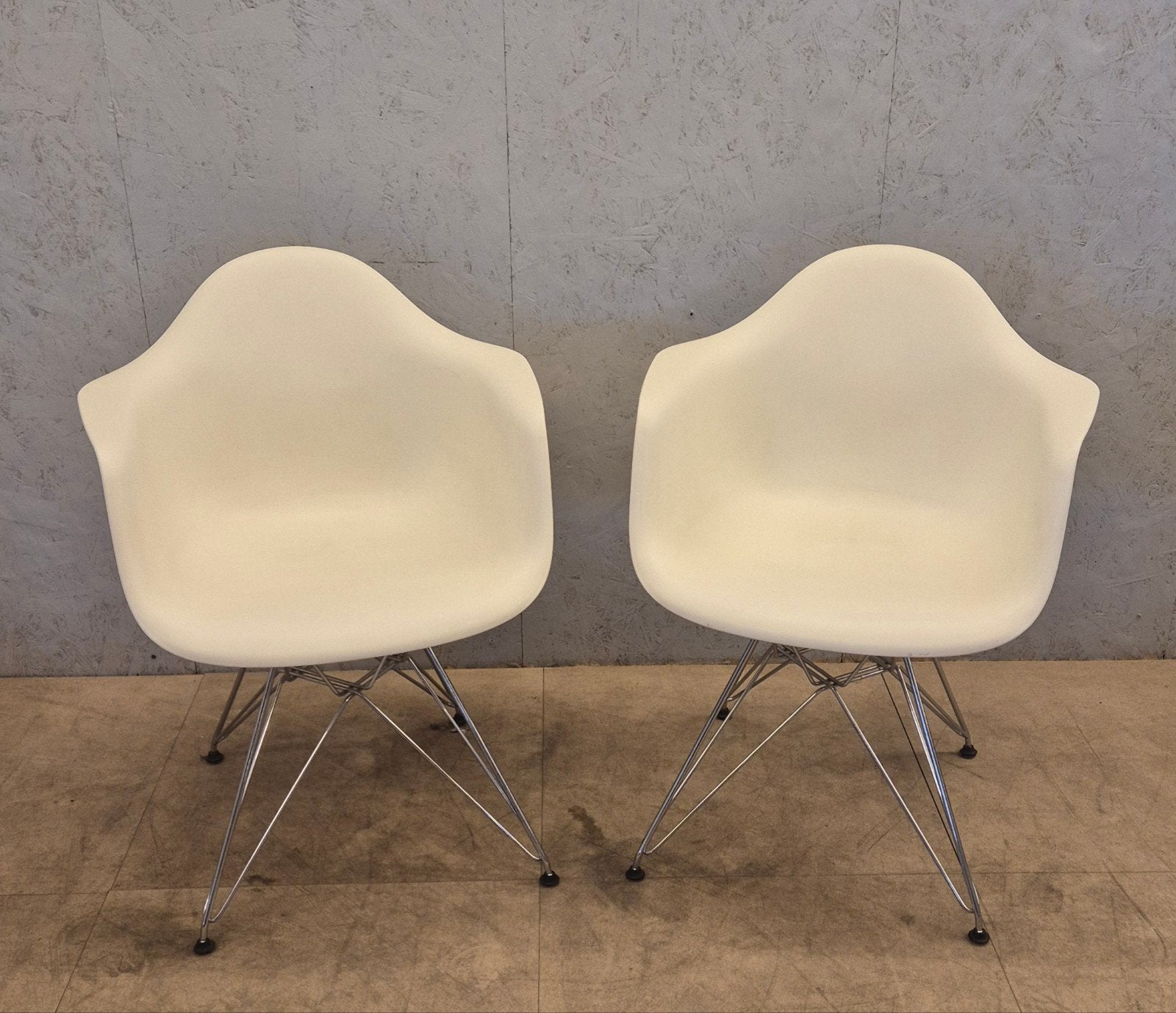 Vitra Eames DAR fauteuils wit origineel design, Kunststof, Gebruikt, Twee, Modern Design