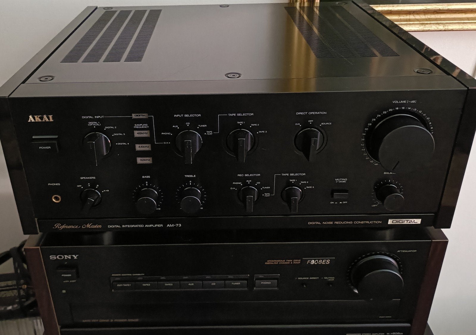 Akai AM-73 Geïntegreerde Versterker met Houten Zijpanelen, Overige merken, Gebruikt, Ophalen of Verzenden, 120 watt of meer