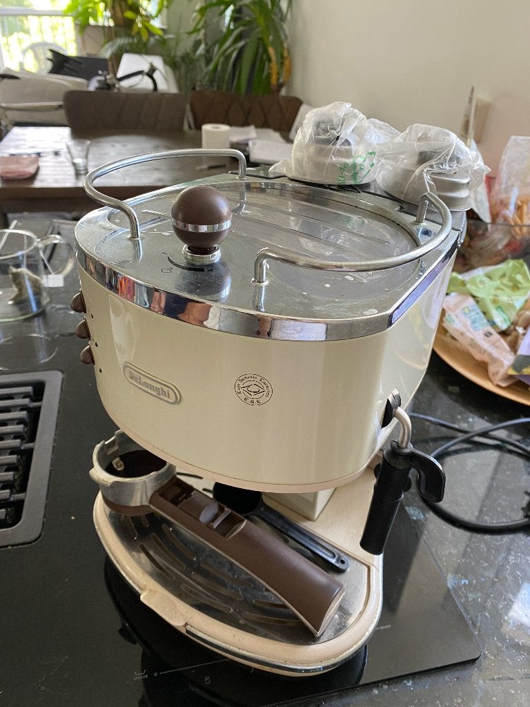 De'Longhi espressomachine – Crèmekleurig retro model, Gebruikt, Koffiemachine, Gemalen koffie, 2 tot 4 kopjes