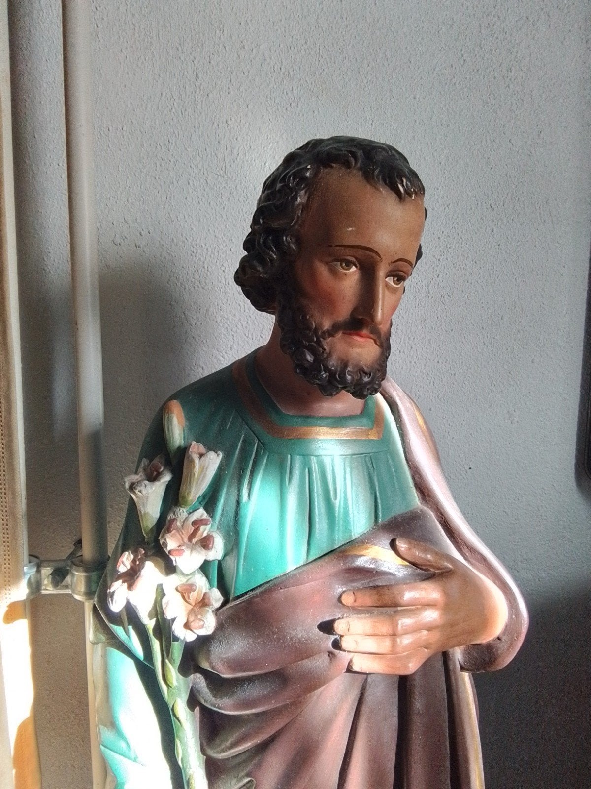 Groot antiek beeld van Sint Jozef met lelies 103 cm, Antiek en Kunst, Antiek | Religie, Ophalen