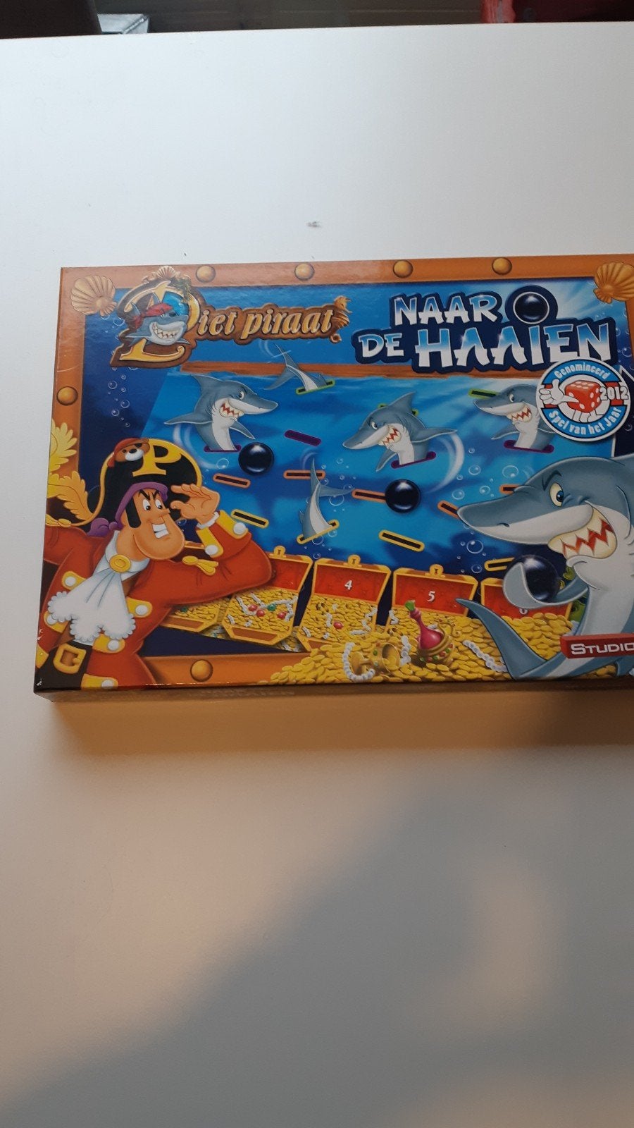 Spelletje ~ naar de haaien, Drie of vier spelers, Ophalen of Verzenden, Zo goed als nieuw