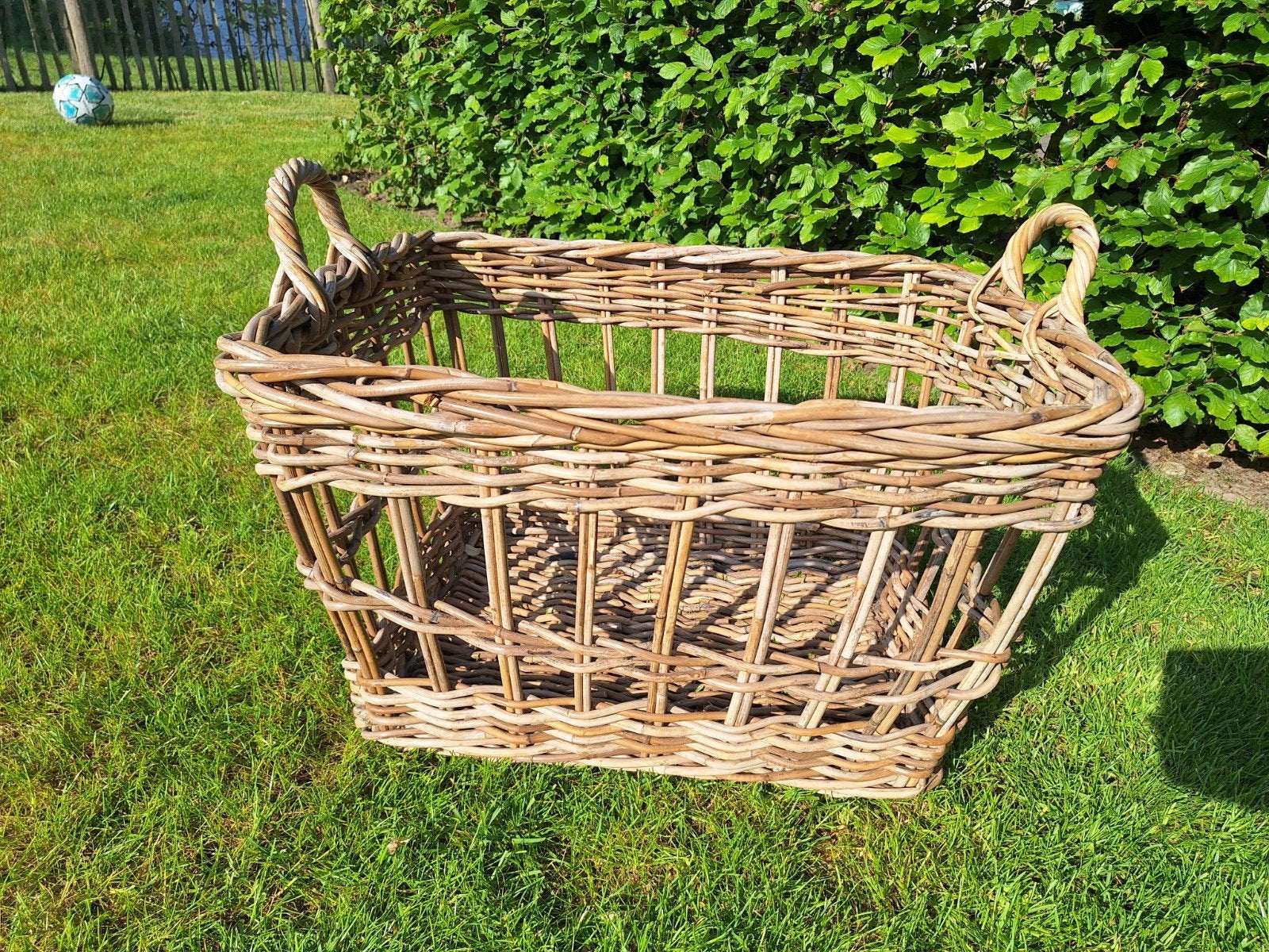Grote mand,wasmand,dekenmand,hout buiten,opruimen,kind,, Huis en Inrichting, Woonaccessoires | Schalen en Manden, Ophalen, Rechthoekig