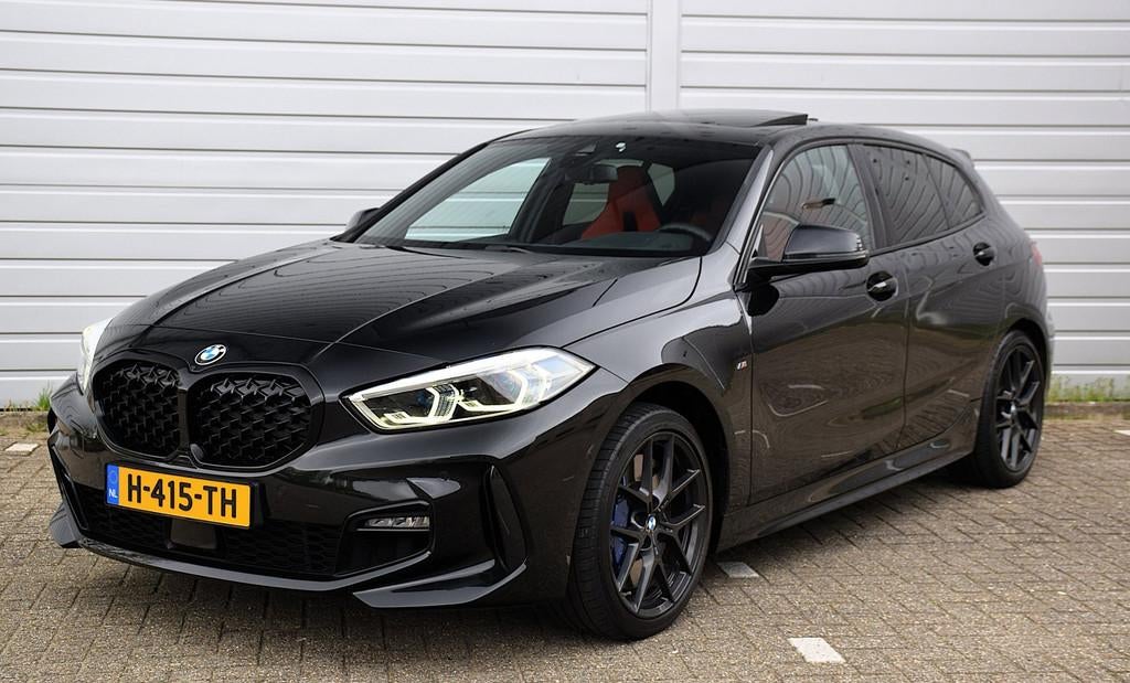 BMW 1-serie 118i High Executive Edition*1e eig*M-Pakket*Pano, Gebruikt, Zwart, 3 cilinders, 1300 kg