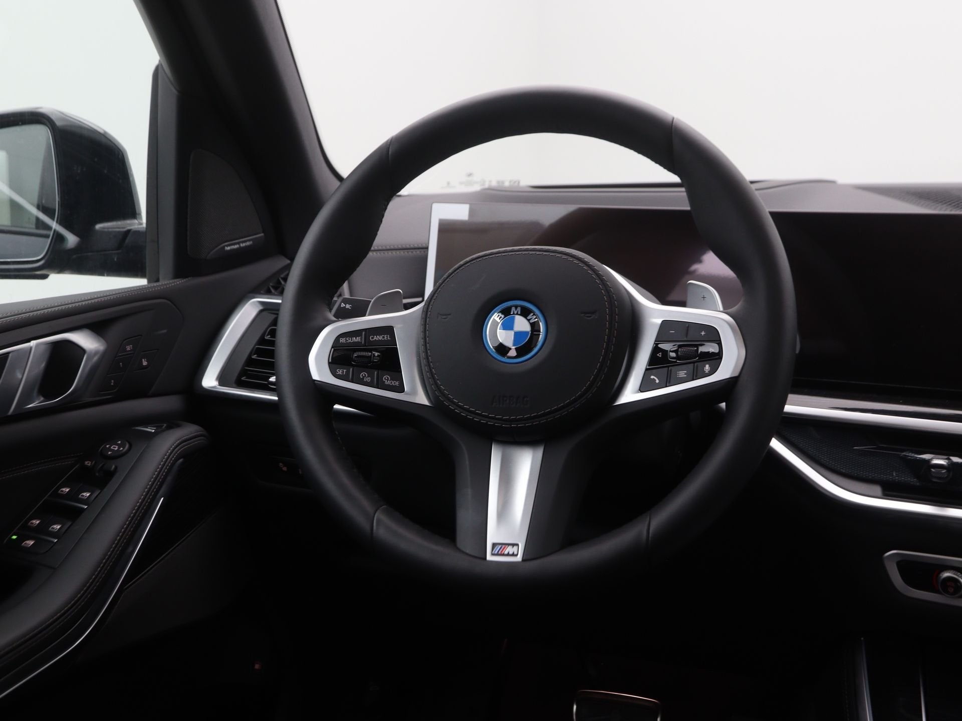 BMW X5 xDrive50e (bj 2025, automaat), Auto's, Dealer onderhouden, Gebruikt, 2395 kg, Met garantie (alle)