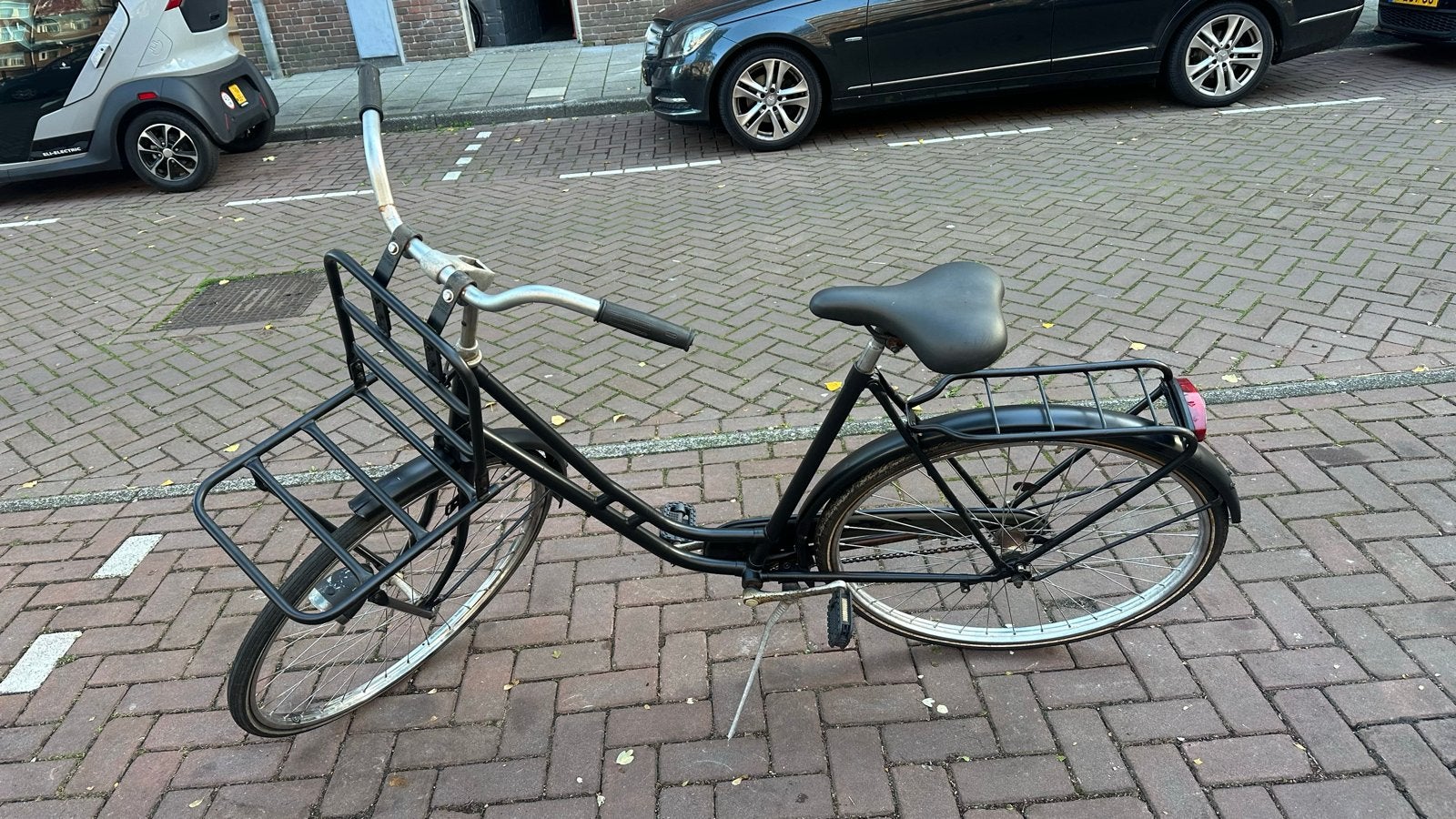 Zwarte damesfiets met voordrager en bagagedrager, Overige merken, Terugtraprem, Ophalen of Verzenden, 53 tot 56 cm