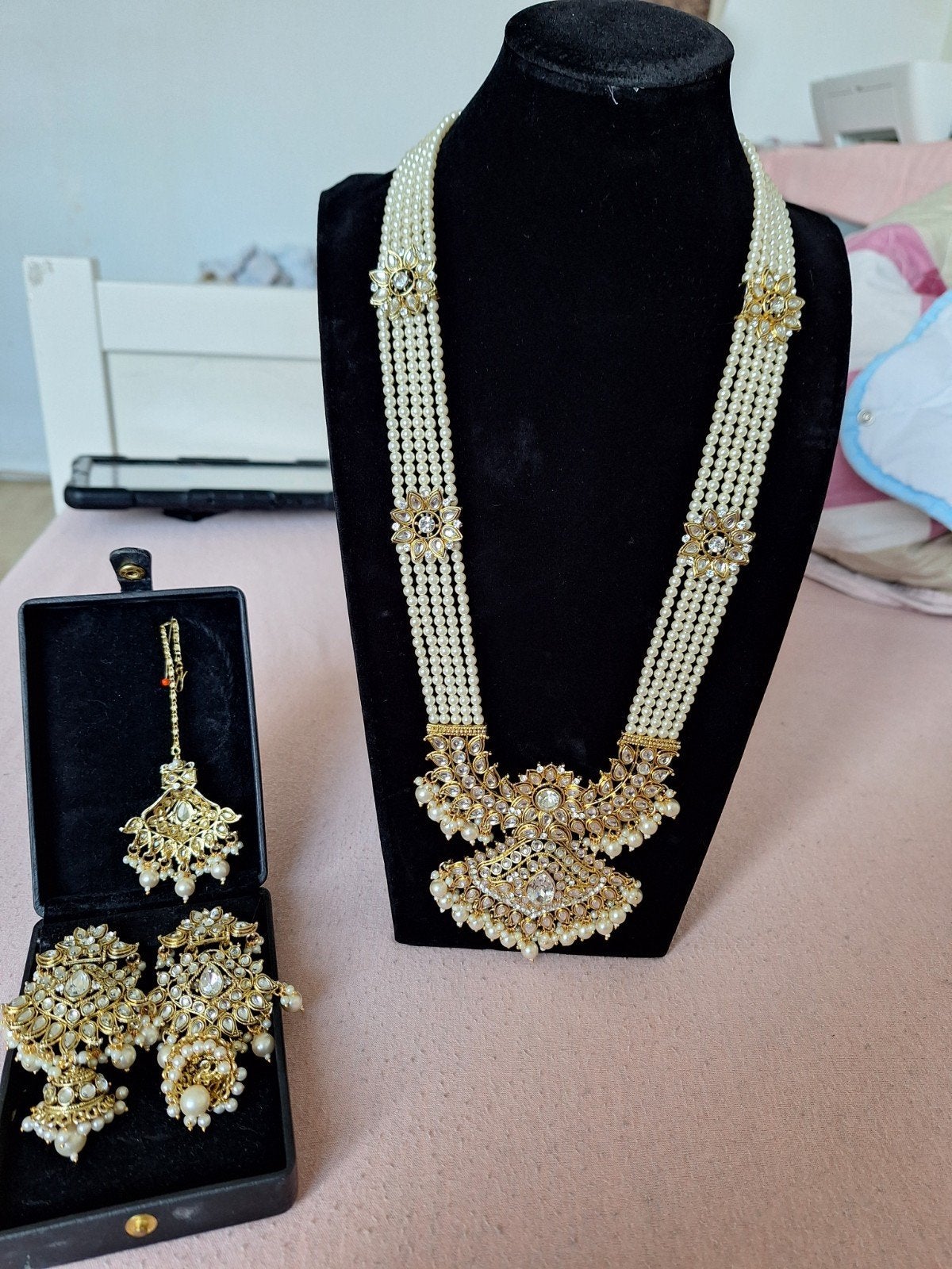 Prachtige Indiase ketting set met parels en edelstenen, Overige materialen, Nieuw, Ophalen of Verzenden, Met edelsteen