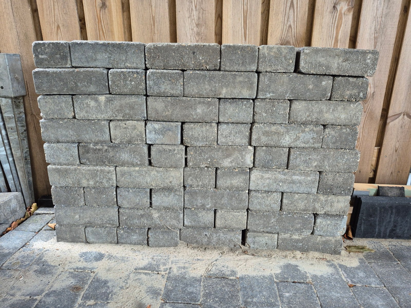 81 Gebruikte betonklinkers voor oprit of terras, Ophalen, Gebruikt, Klinkers, 5 tot 10 m²