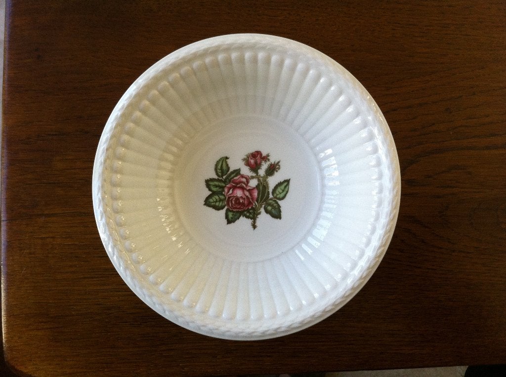 Wedgwood "Moss Rose" Diepe Schaal Nieuw, Nieuw, Ophalen of Verzenden, Schaal of Schalen, Overige stijlen