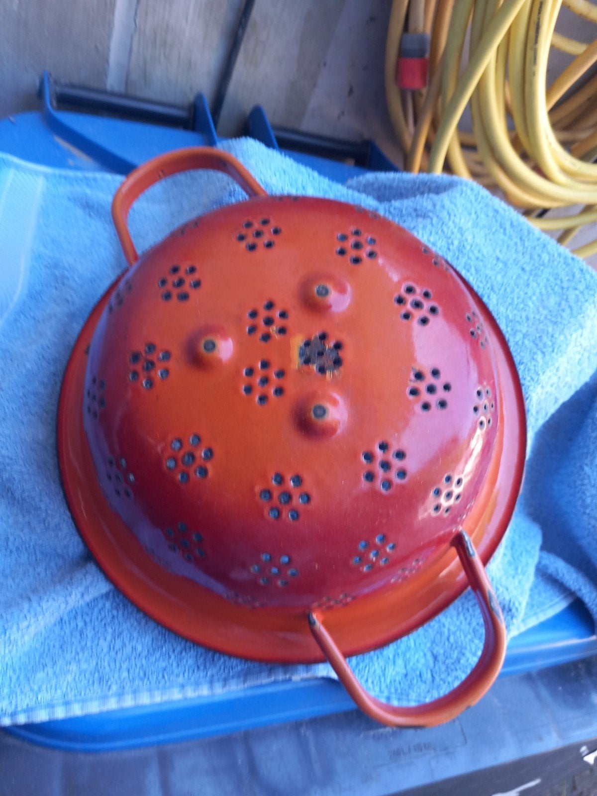 Antiek geëmailleerd vergiet - rood/geel, Ophalen of Verzenden