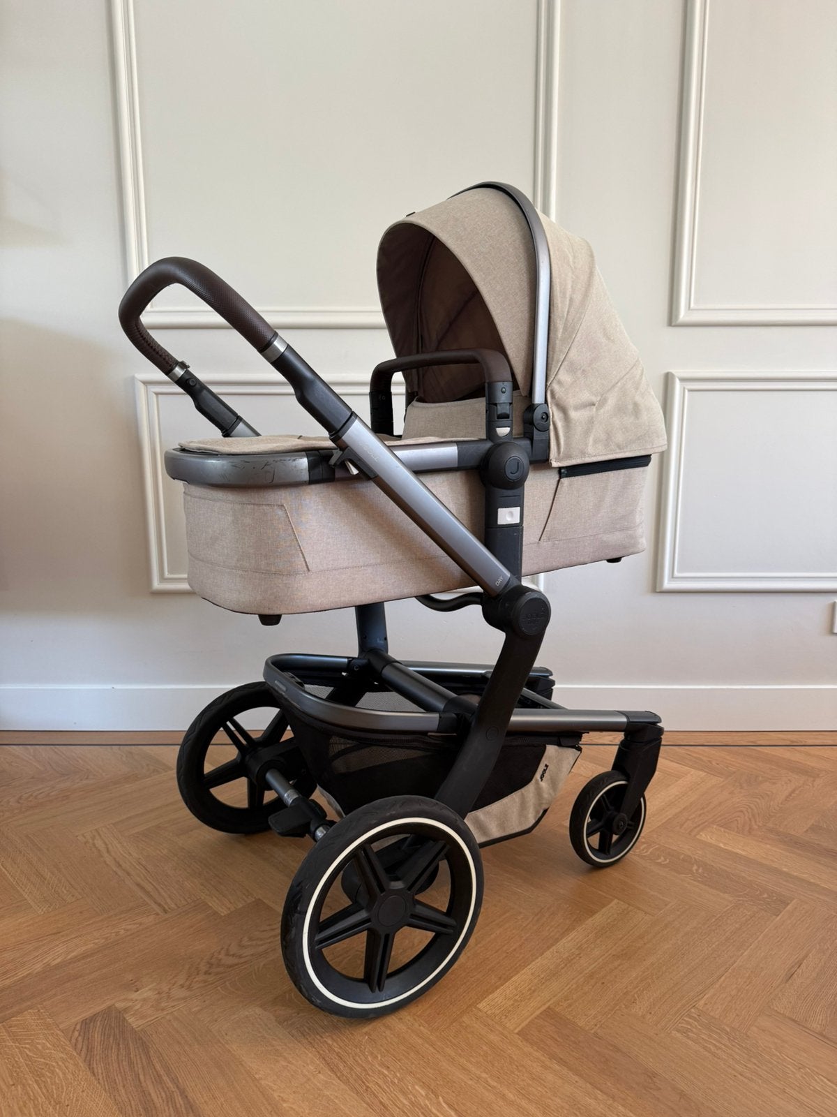 Joolz Day + Timeless Taupe met Extra’s, Kinderen en Baby's, Kinderwagens en Combinaties, Gebruikt, Combiwagen, Verstelbare duwstang