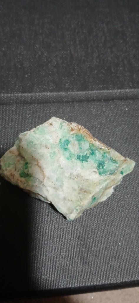 Veel stukjes mooie kristallen, Verzamelen, Mineralen en Fossielen, Ophalen of Verzenden, Mineraal