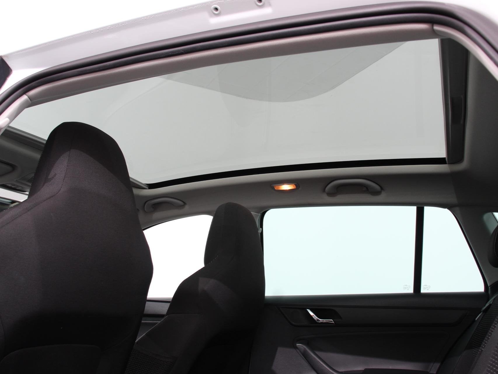Skoda Rapid Spaceback 1.4 TSI 122pk Automaat Elegance Style, Auto's, Euro 5, Stof, Gebruikt, Zwart