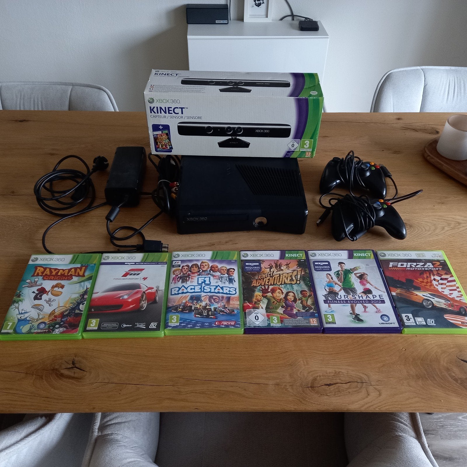 Xbox 360 console, kinect, 2 controllers en 7 games, Gebruikt, Eén computer, Ophalen, Avontuur en Actie