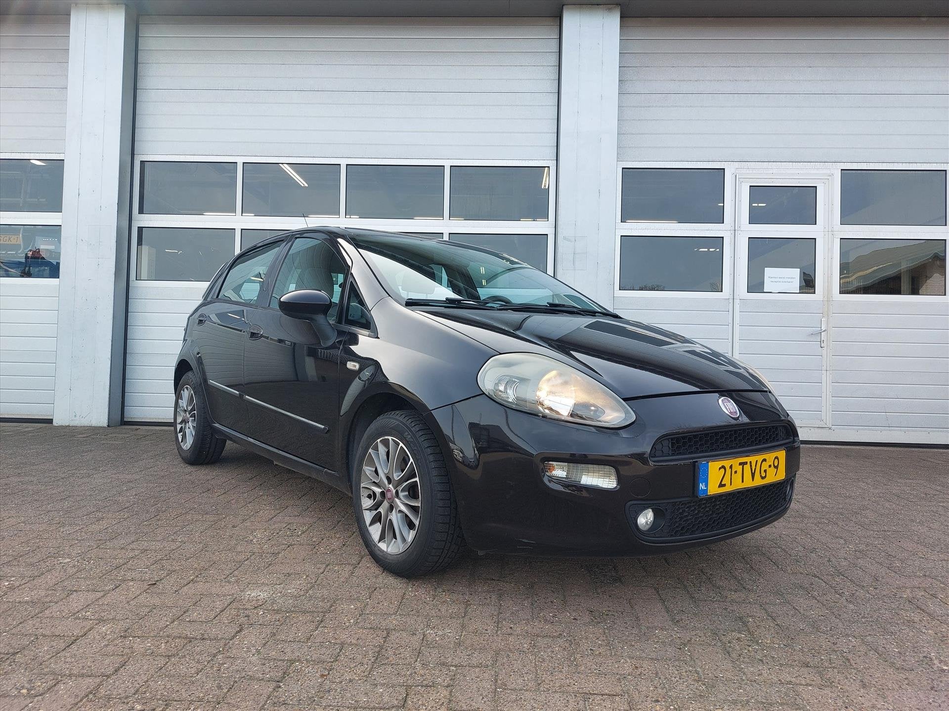 Fiat Punto 1.3 MULTIJET 62KW 5DR, Auto's, Fiat, Voorwielaandrijving, Euro 5, Gebruikt, 4 cilinders