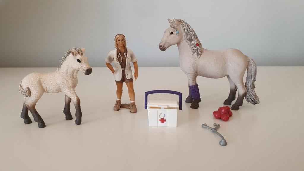 Leuke Schleich Dierenarts set Ijslanders *GRATIS VERZENDEN, Ophalen of Verzenden, Zo goed als nieuw, Paard, Beeldje of Figuurtje