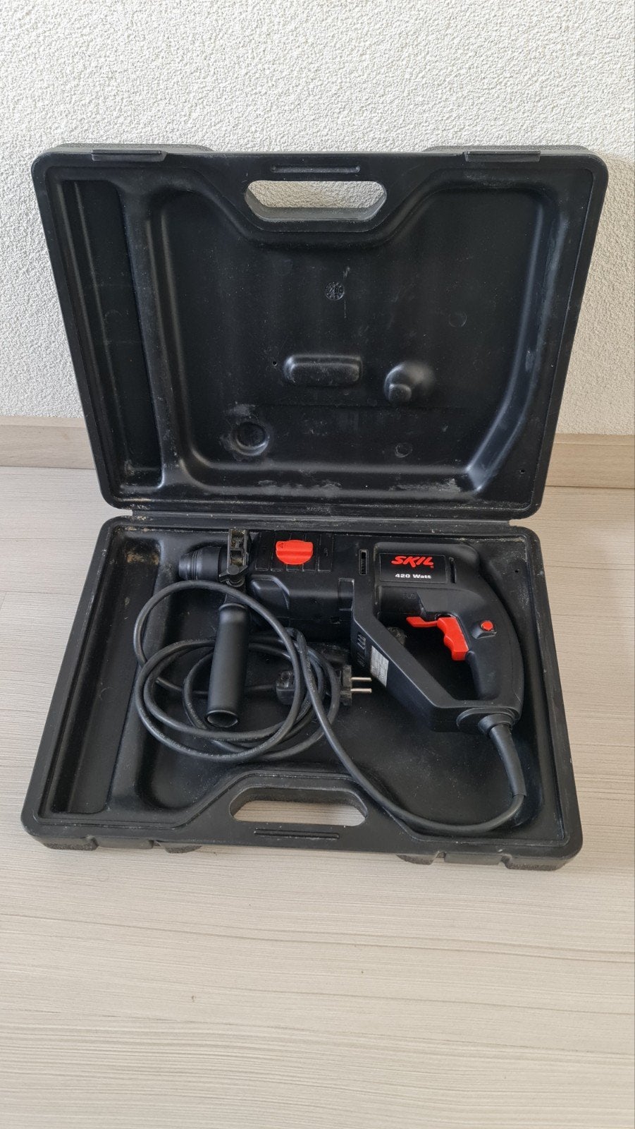 Skil Boormachines hilti 420 watt met koffer, Ophalen of Verzenden, 400 tot 600 watt, Boor- en/of Breekhamer