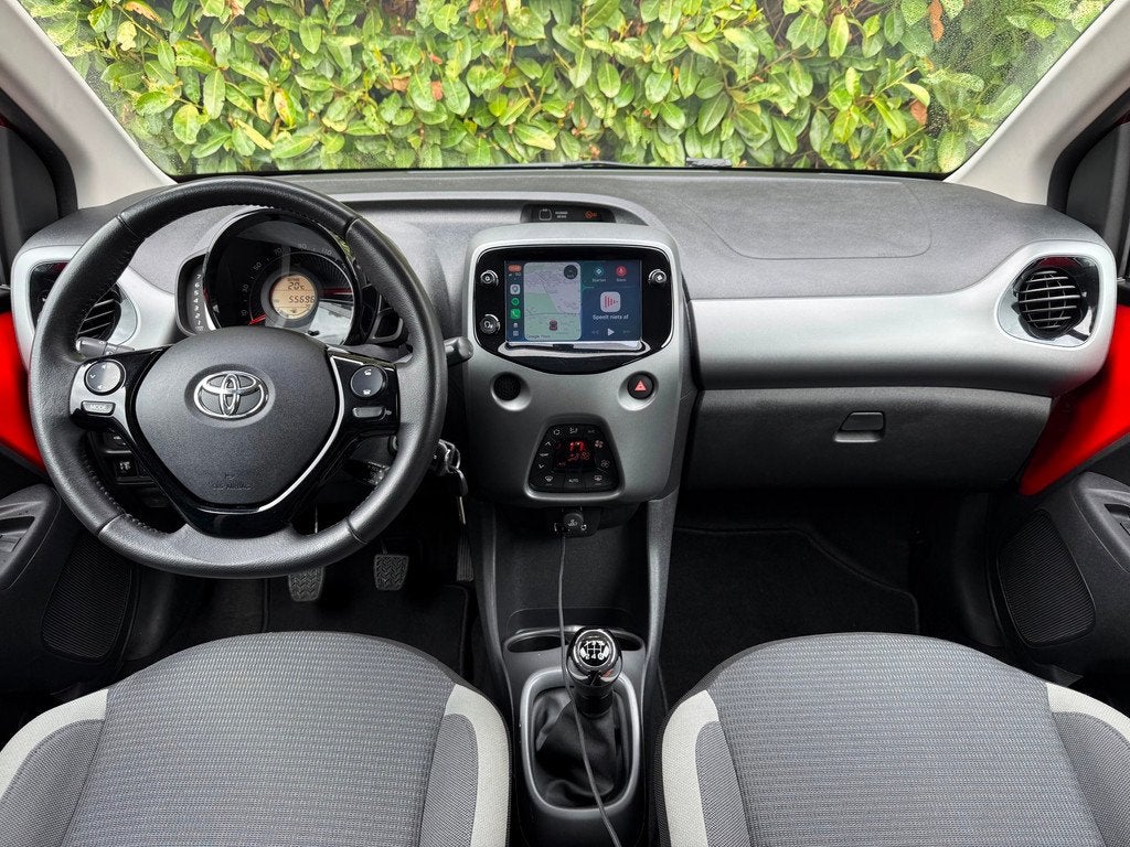 Toyota Aygo 1.0 VVT-i x-joy |NWE APK|CARPLAY|CAMERA|AIRCO|NA, Voorwielaandrijving, Stof, Gebruikt, 4 stoelen