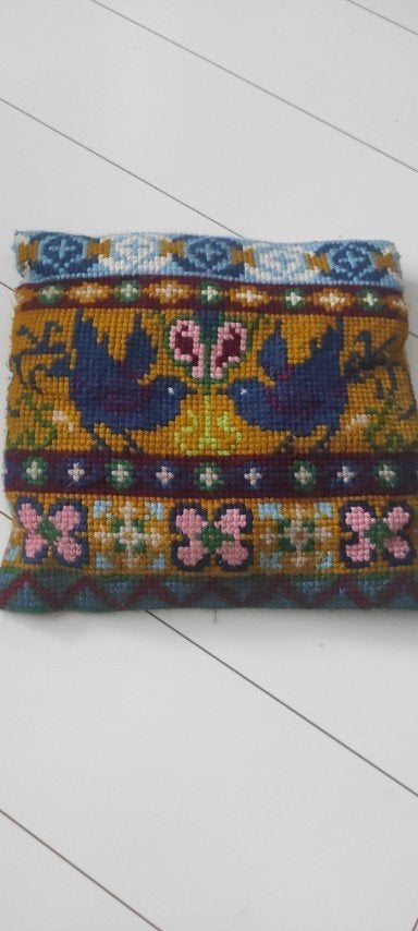 Vintage geborduurd kussen bloemen vogels, Ophalen of Verzenden, Gebruikt, Blauw, Vierkant