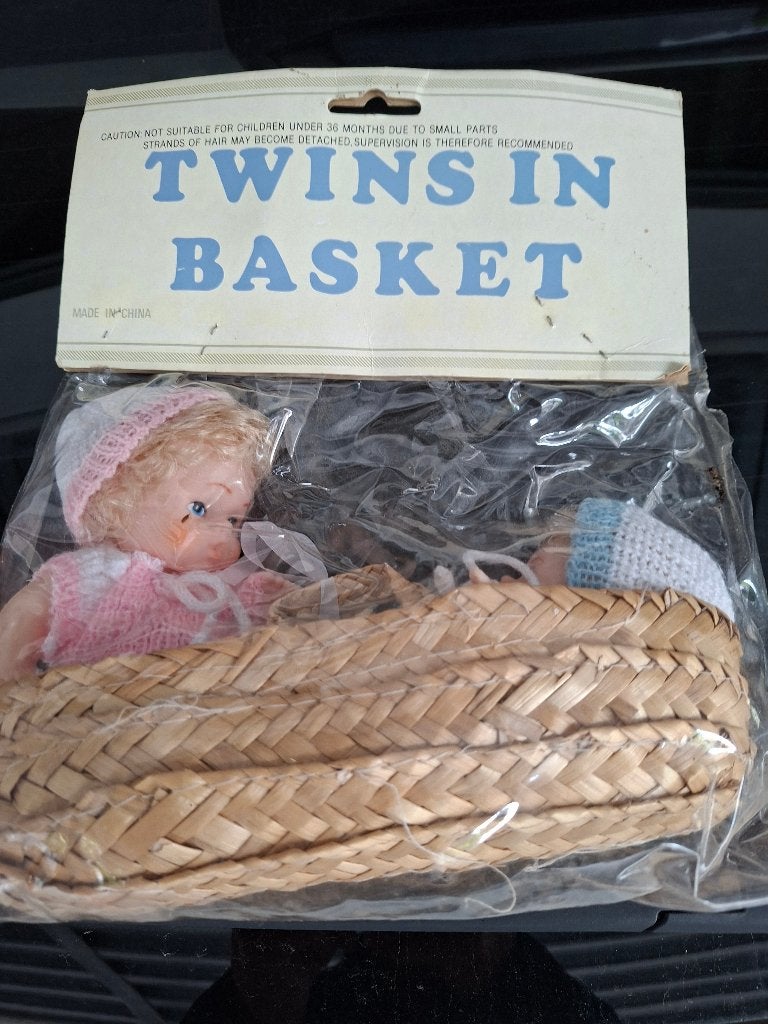 pop in wieg   twins in basket, Ophalen of Verzenden, Nieuw, Pop