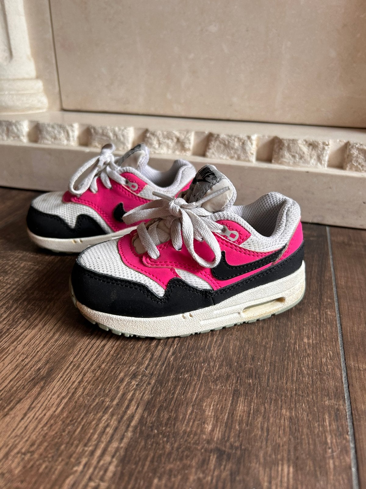Nike air Max 1 "white/black-vivid-pink" maat 22, Meisje, Sportschoenen, Ophalen of Verzenden, Zo goed als nieuw