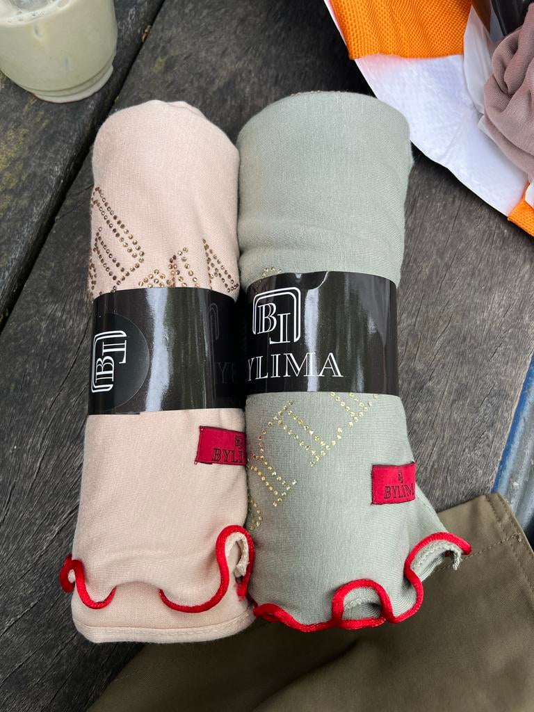 Nieuwe BYLIMA Sjaals 2 - Beige & Groen met Strass, Ophalen of Verzenden, Nieuw, Maat 38/40 (M), Pashmina