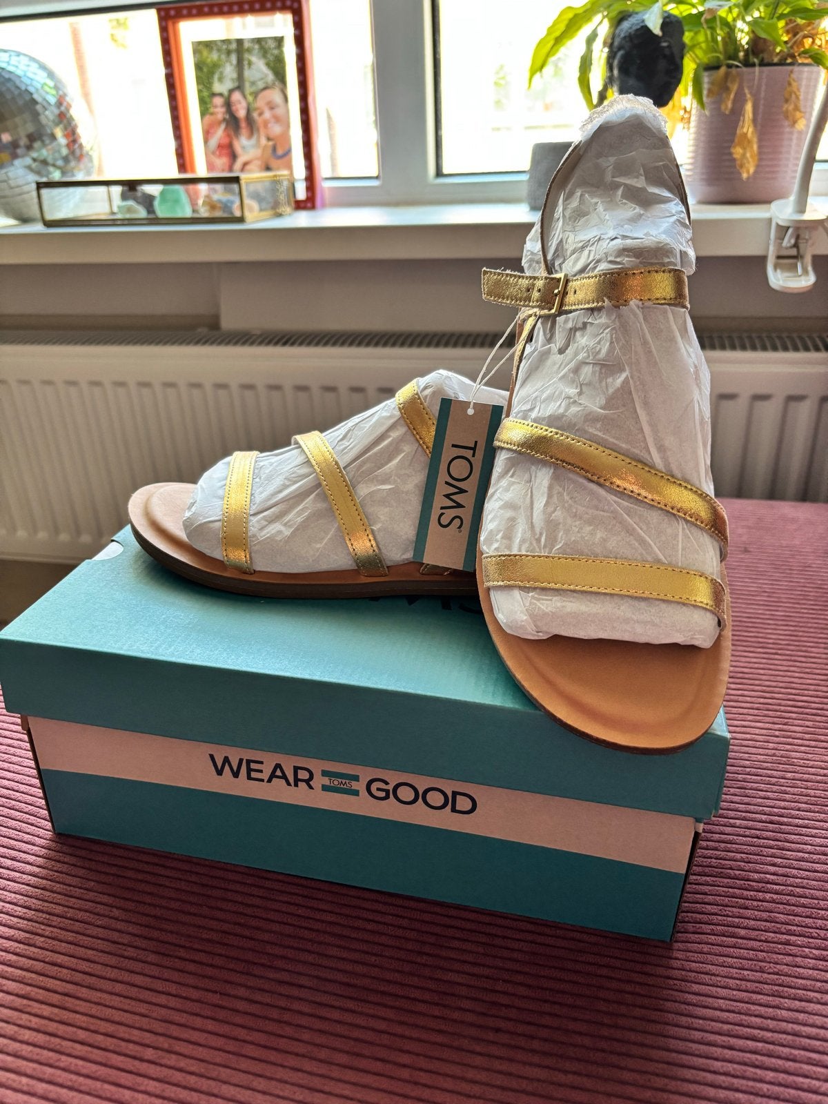 Nieuwe gouden TOMS Kira sandalen, maat 42, Ophalen of Verzenden, Nieuw, Overige kleuren, Sandalen of Muiltjes