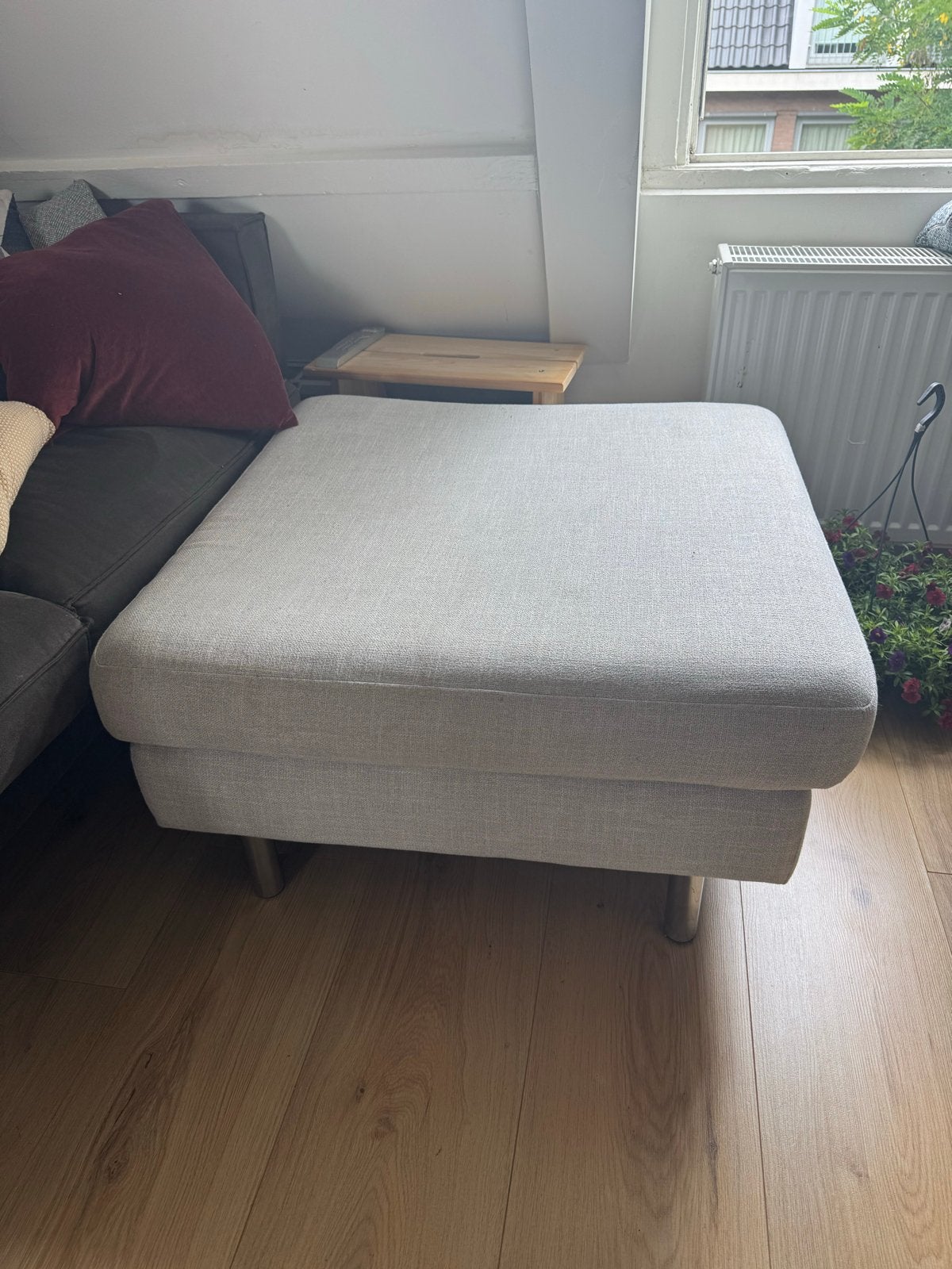 Grijze poef/voetenbank (Ikea Vimle) 80x80, Ophalen, Vierkant, 75 tot 100 cm, Zo goed als nieuw