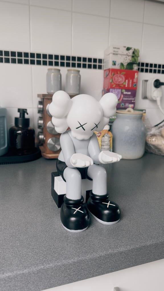 KAWS figure – 25 cm – in nette staat, Verzamelen, Poppetjes en Figuurtjes, Ophalen of Verzenden, Zo goed als nieuw