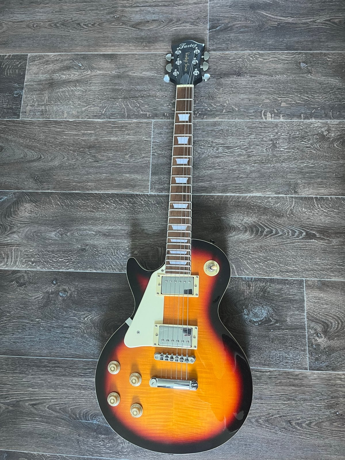 Linkshandige Fazley FLP318 elektrische gitaar - Burst, Ophalen of Verzenden, Zo goed als nieuw, Solid body, Overige merken