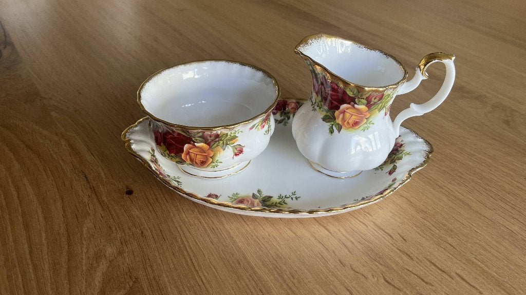 Melk- en suikerset Royal Albert, Antiek en Kunst, Antiek | Servies los, Ophalen of Verzenden