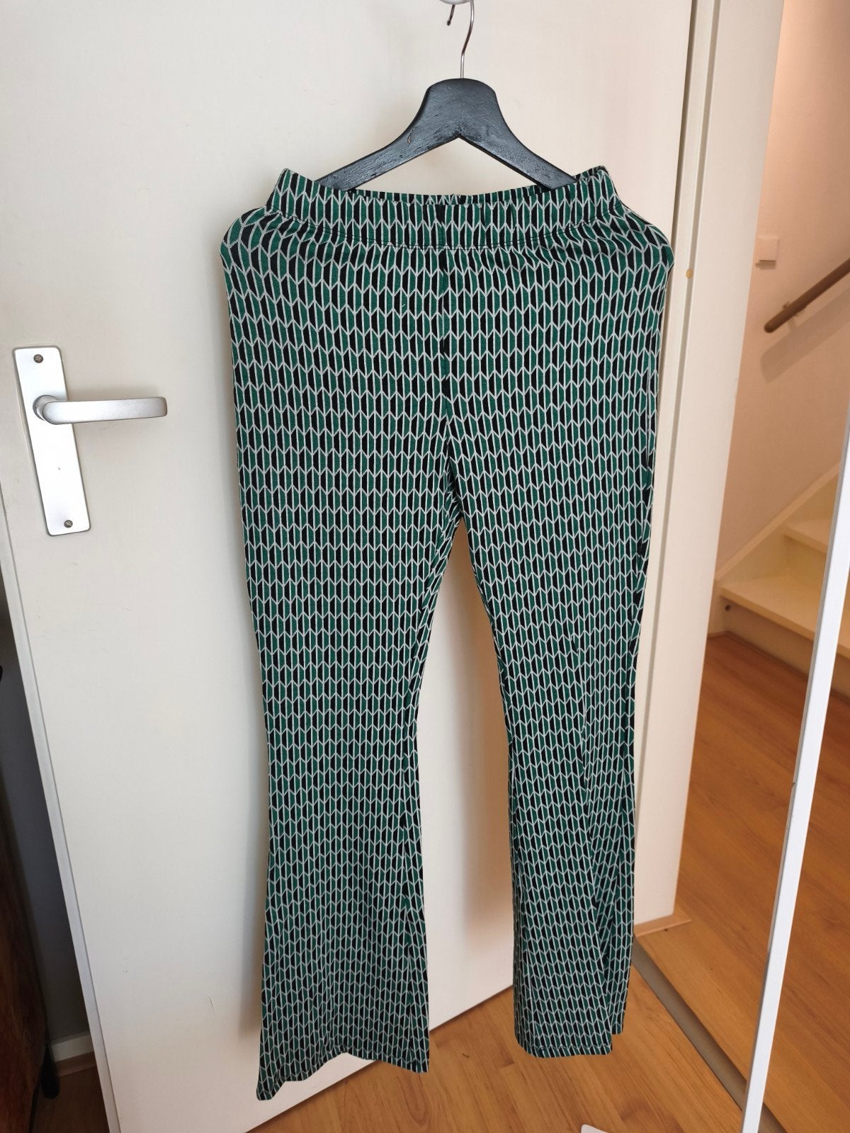 AMY&IV flared broek met patroon, Maat 38/40 (M), Ophalen of Verzenden, Zo goed als nieuw, AMY&IV