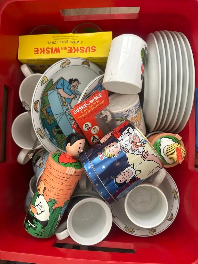 Compleet Suske en Wiske servies met Hergé tekeningen, Gebruikt, Verzenden, Overige stijlen, Porselein