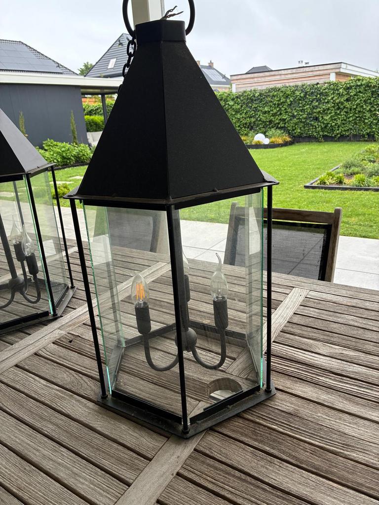 2 metalen grote lantaarnlampen, Huis en Inrichting, Lampen | Hanglampen, Ophalen, 50 tot 75 cm, Zo goed als nieuw, Metaal