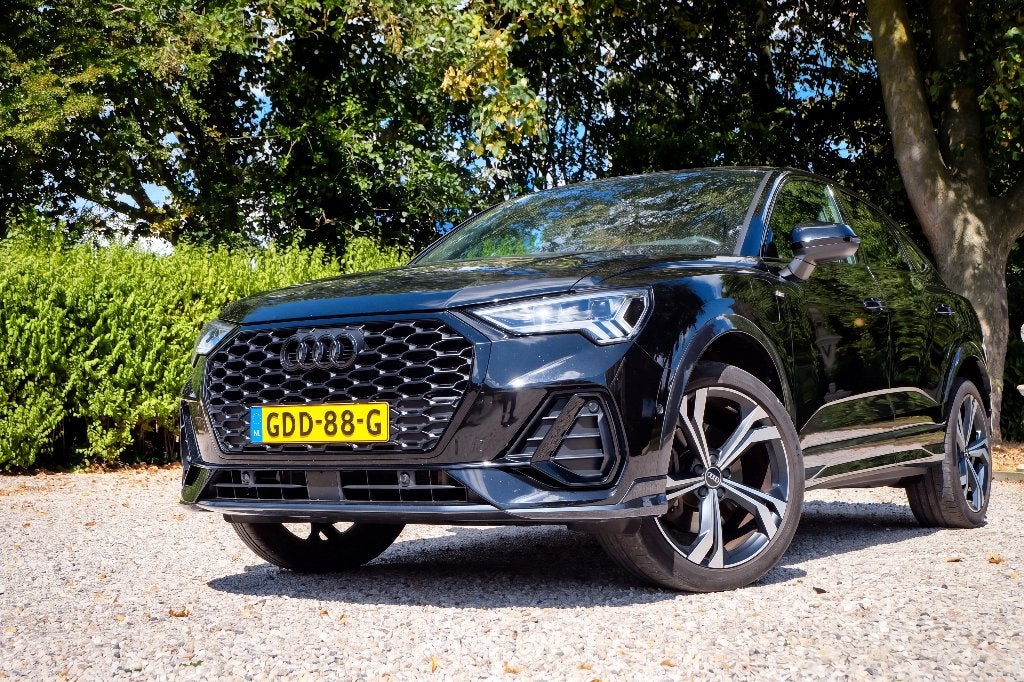 Audi Q3 45 Tfsi e 245pk Phev S Tronic 2023 Zwart, Auto's, Zwart, Leder en Stof, Zwart, Plug-in hybride