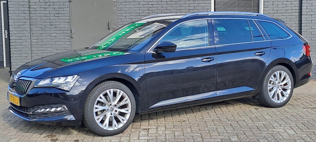 Skoda SUPERB 1.5 TSI Business Edition  El. stoelverstelling, 4 cilinders, Zwart, Origineel Nederlands, 19 km/l