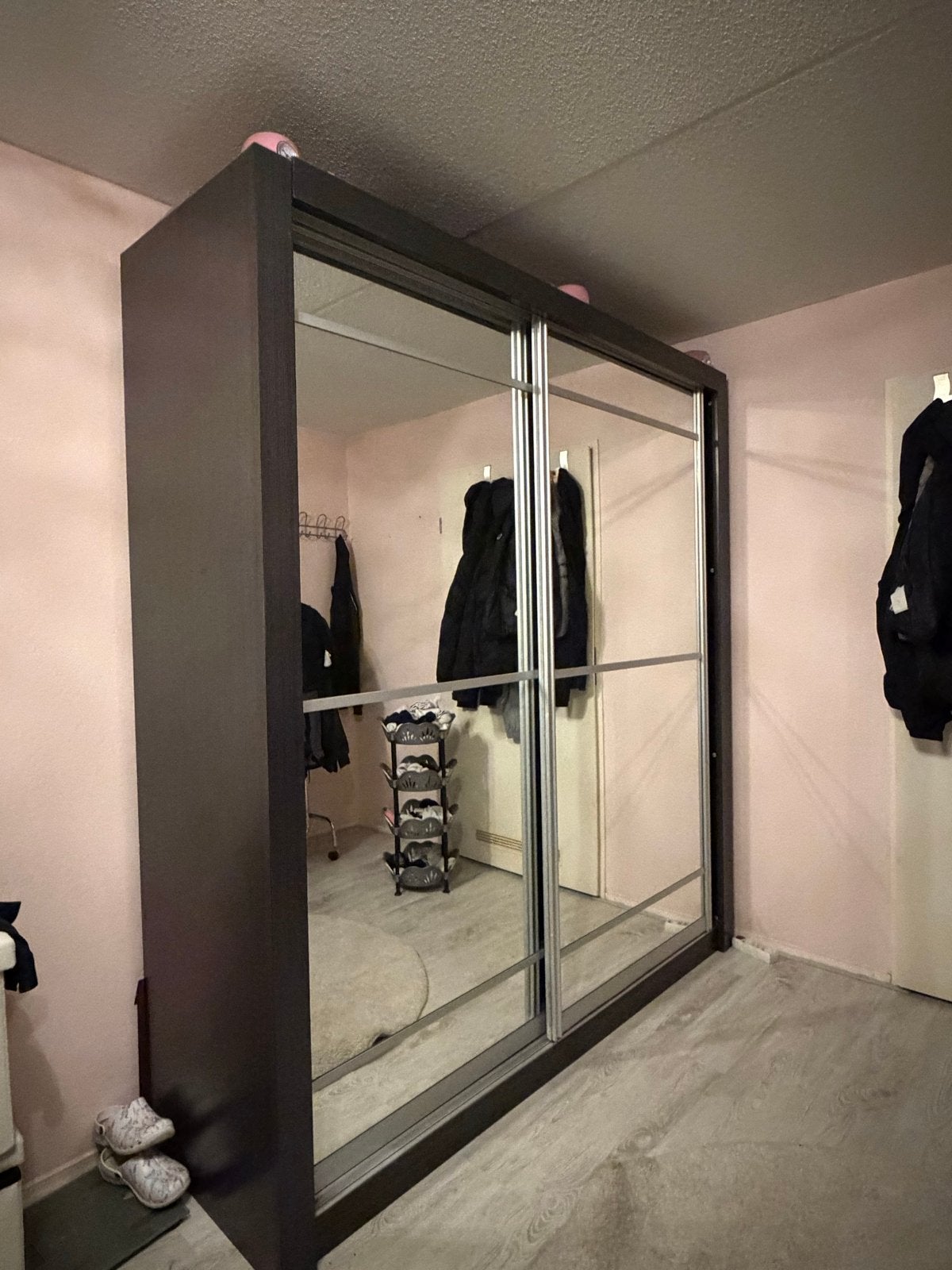 Ruime kledingkast 200x220 cm, Huis en Inrichting, Ophalen, Gebruikt, 200 cm of meer, Met hangruimte