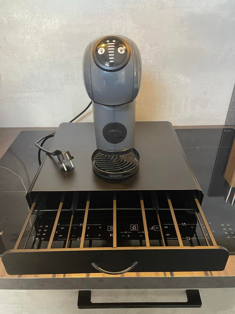 Dolce Gusto Genio S Basic koffiezetapparaat met capsulehoude, Witgoed en Apparatuur, Koffiezetapparaten, Gebruikt, Koffiepads en cups