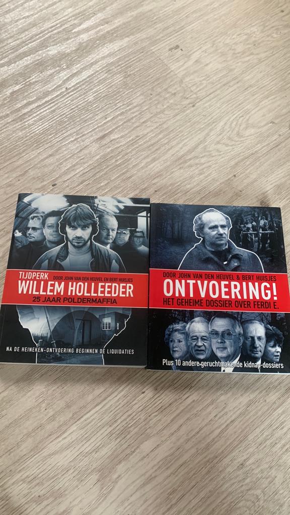 Tijdperk Eillem Hollerder en Ontvoering door John vd Heuvel, Boeken, Ophalen of Verzenden, Zo goed als nieuw, Personen