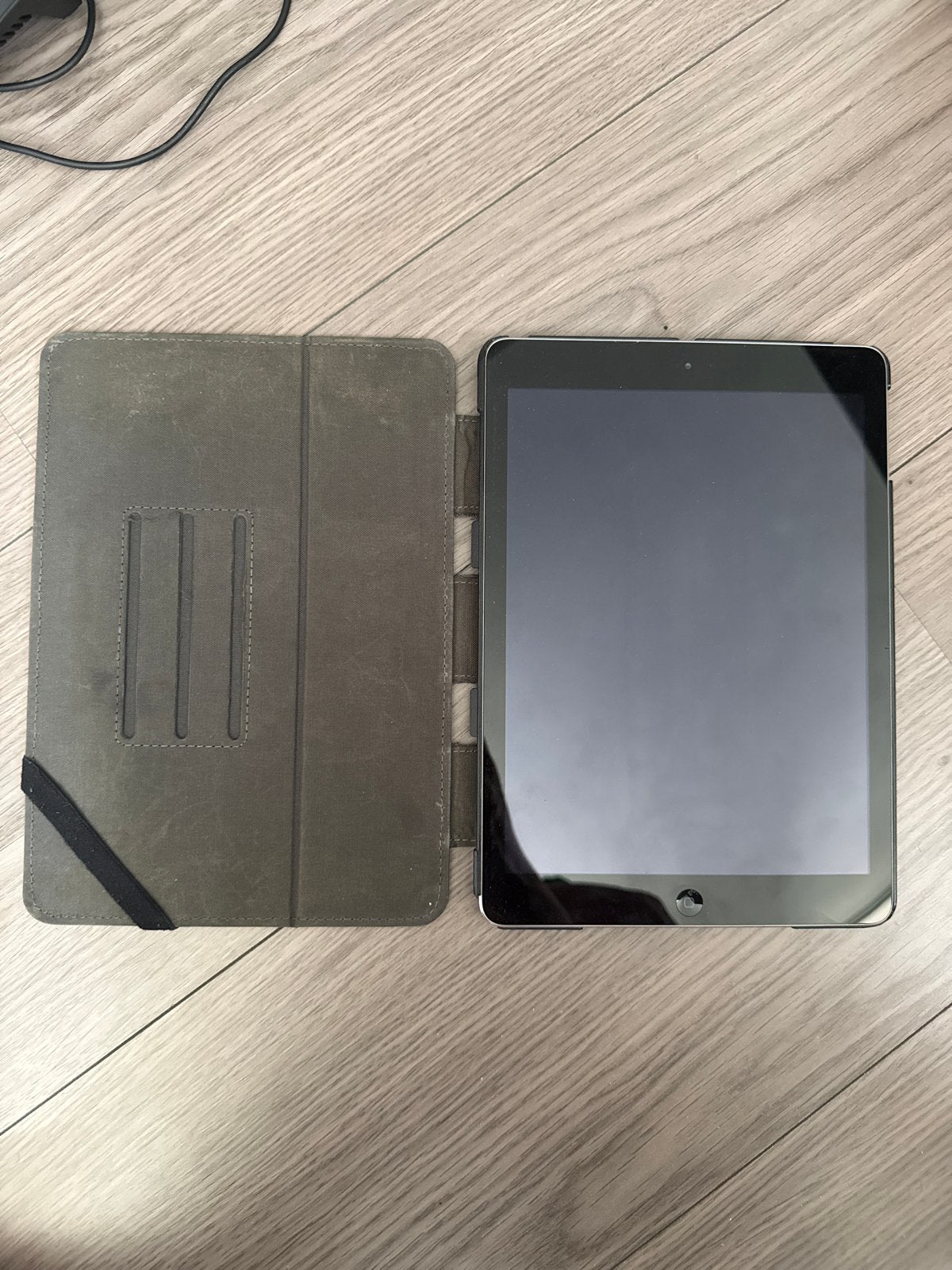 Apple iPad (2017) 32GB Wi-Fi - Zilver (Zonder doos/lader), 10 inch, Gebruikt, 32 GB, Apple iPad