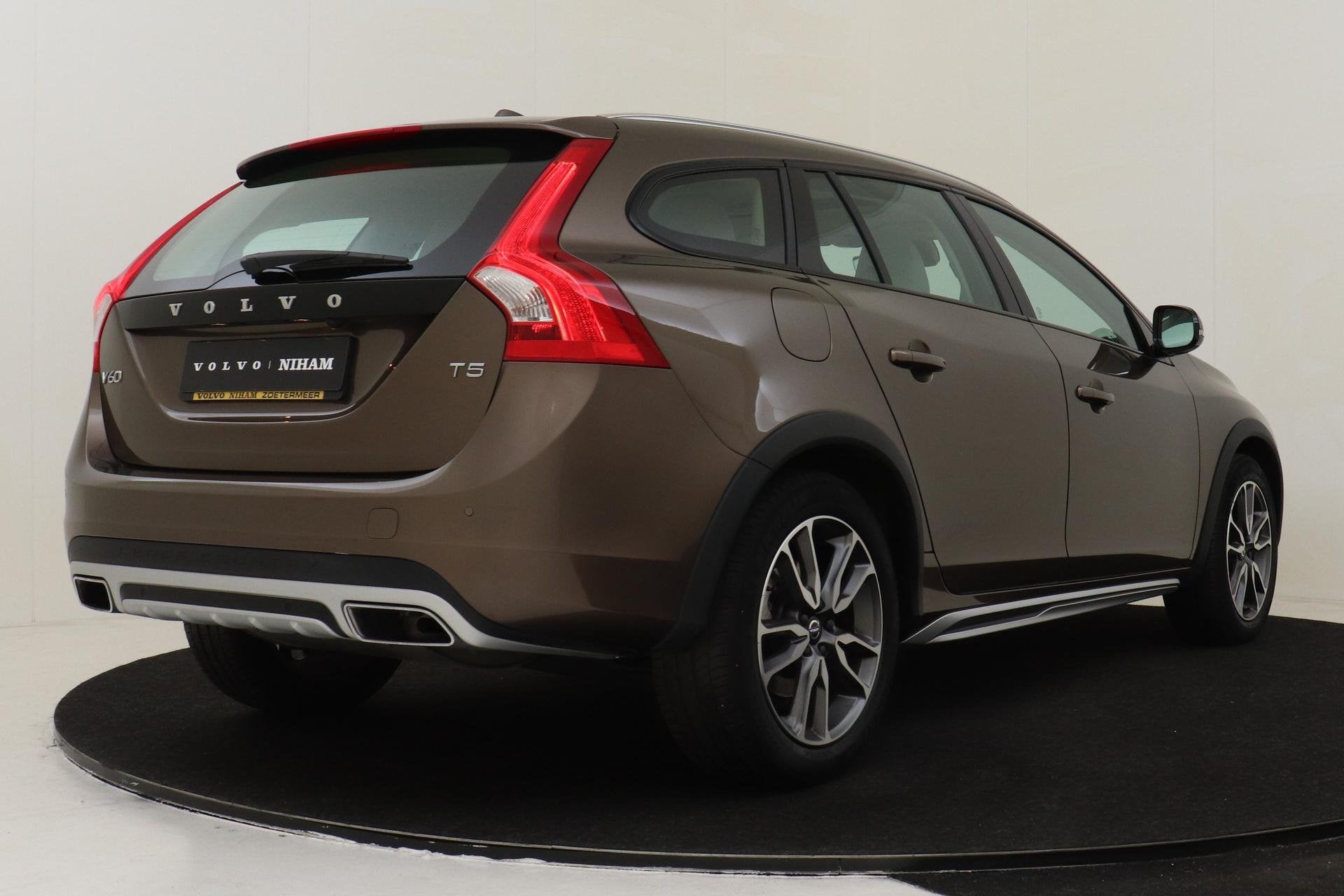Volvo V60 CROSS COUNTRY T5 AUT. SUMMUM -PANO.DAK|PREMIUMAUDI, 12 maanden, 15 km/l, Gebruikt, Euro 6