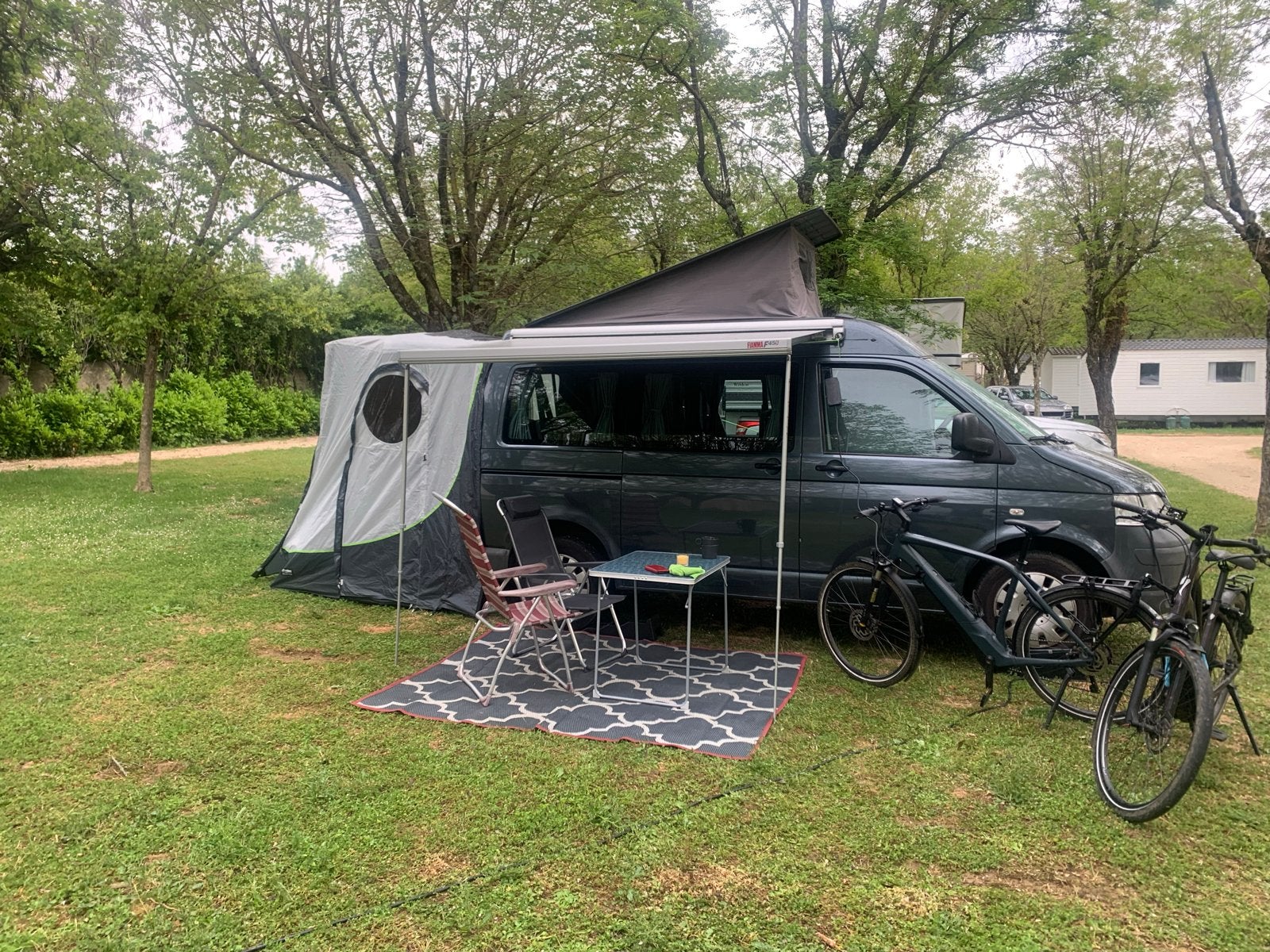 Volkswagen T5 Camperbus met hefdak en complete inrichting, Caravans en Kamperen, Chemisch toilet, Ringverwarming, Volkswagen, Tot en met 2