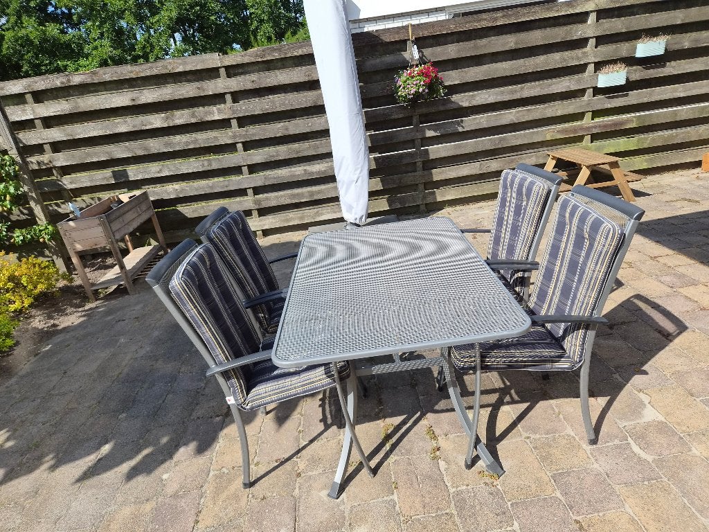Metalen tuinset: tafel + 4 stoelen met kussens & opbergtas, Tuin en Terras, Ophalen, Gebruikt, Vierkant, Metaal
