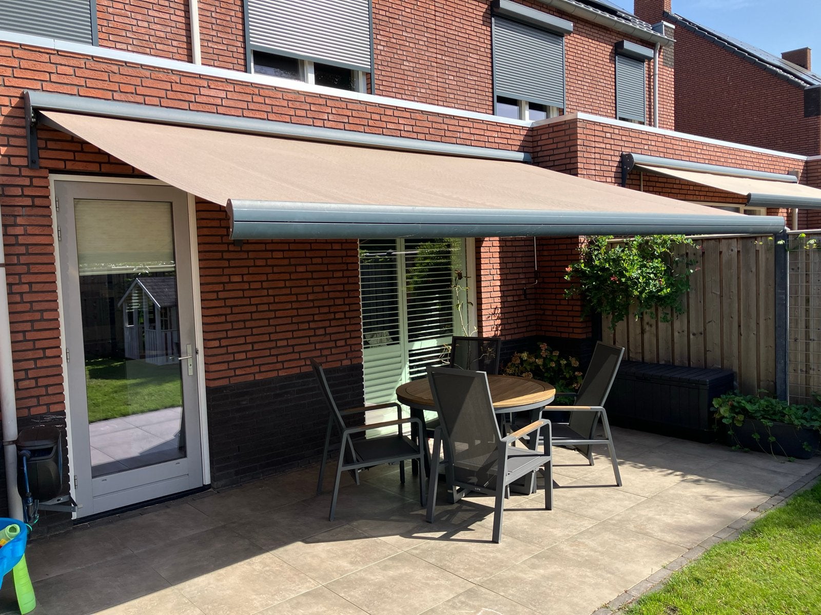 Zonnescherm 490x270cm, antraciet/taupe, goede staat, Tuin en Terras, Ophalen, Gebruikt, 450 cm of meer, 150 tot 300 cm