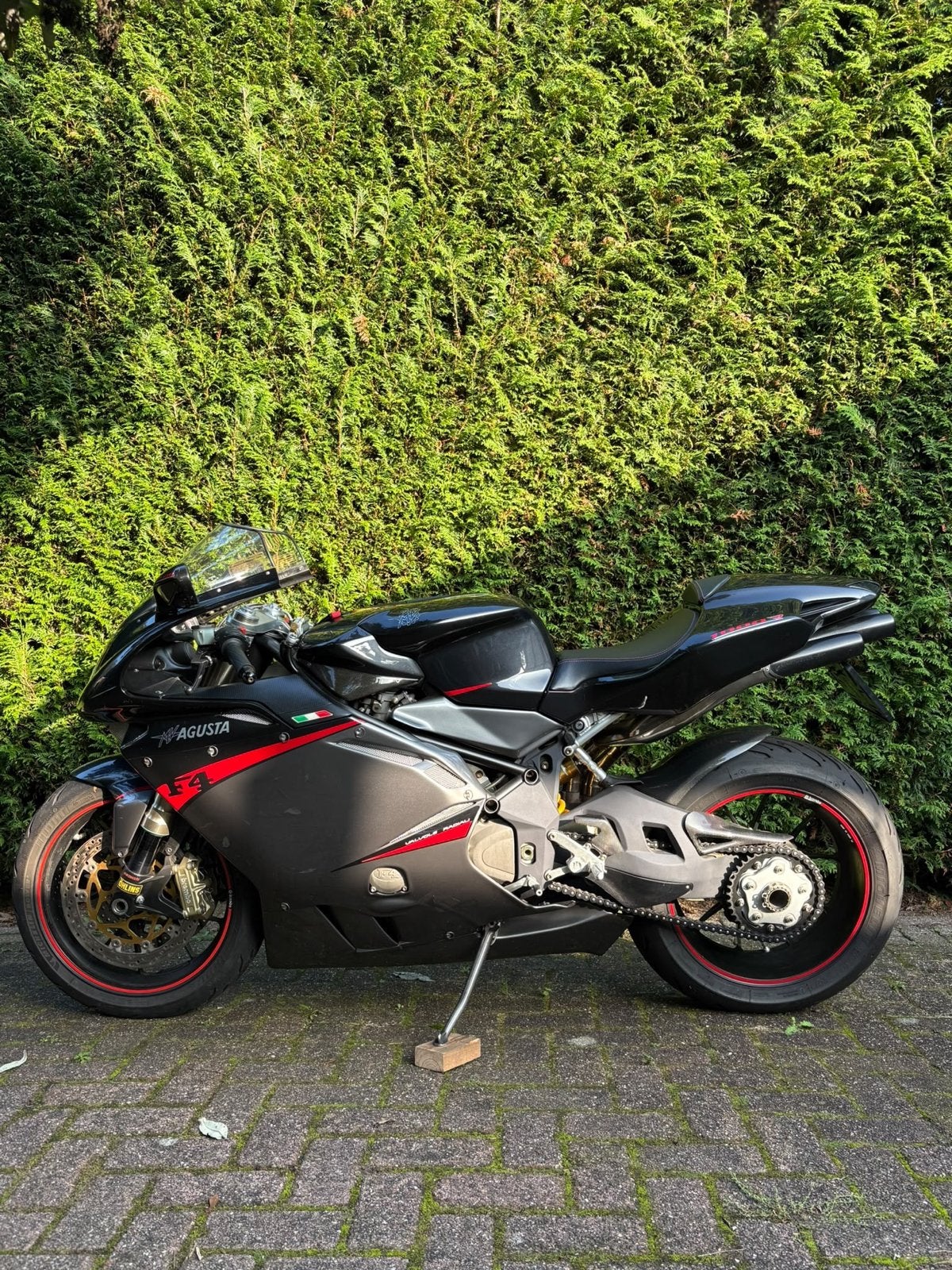 MV Agusta F4 1000 R - Sportieve Italiaanse Schoonheid, Sportuitlaat, 4 cilinders, Motorrijbewijs A, Gebruikt