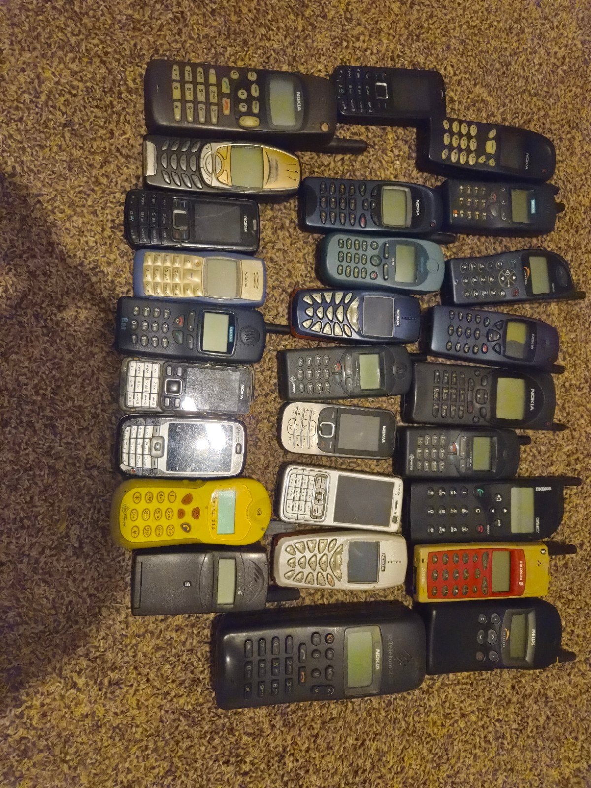 27 Oude Telefoons voor de Verzamelaar + 25 Steunen, Telecommunicatie, Ophalen, Gebruikt, Geen camera, Klassiek of Candybar
