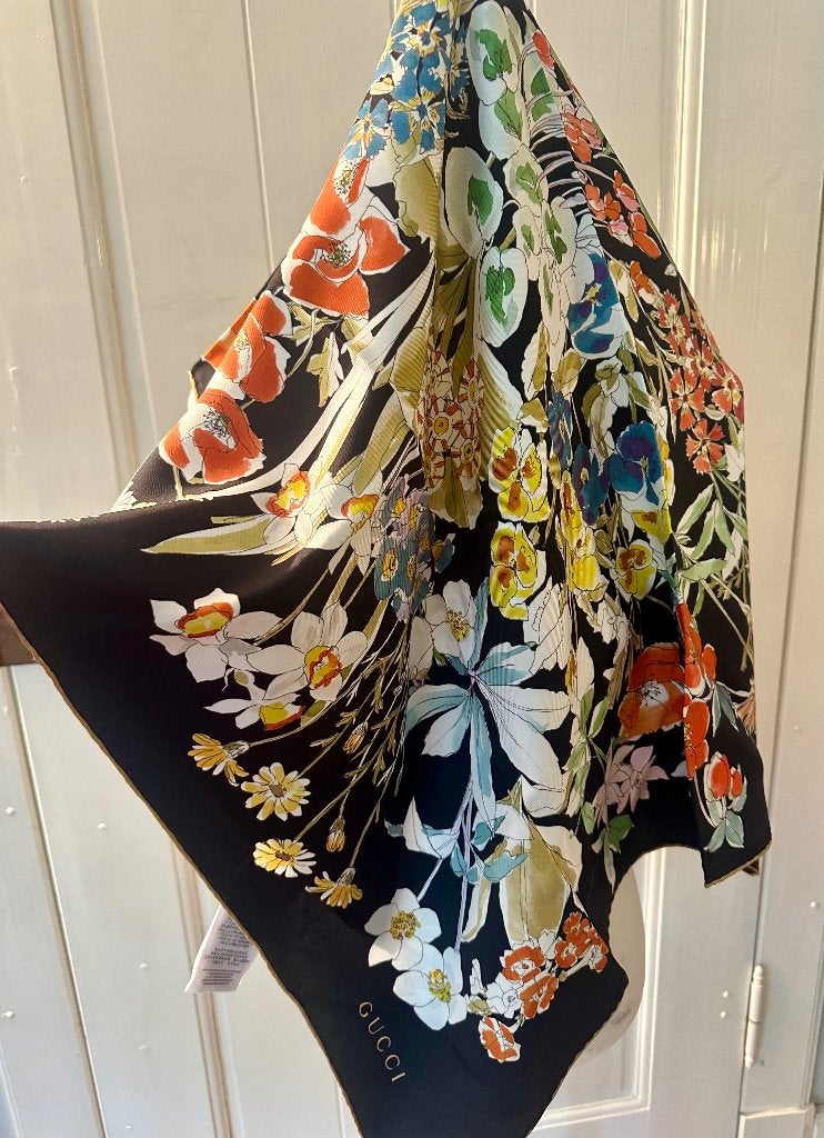 Gucci zijden sjaal - 90 x 90 cm - NIEUW, Kleding | Dames, Verzenden, Maat 46/48 (XL) of groter, Nieuw, Gucci