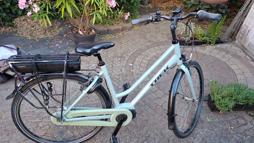 Kleine dames e-bike of meisjesfiets Trek, Gebruikt, 47 tot 51 cm, 50 km per accu of meer, Ophalen