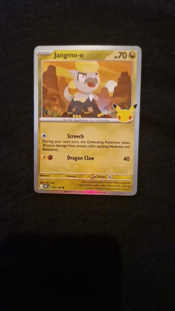 Pokémon TCG: 30th Celebration – Jangmo-o (110/128), Ophalen of Verzenden, Zo goed als nieuw, Losse kaart, Foil