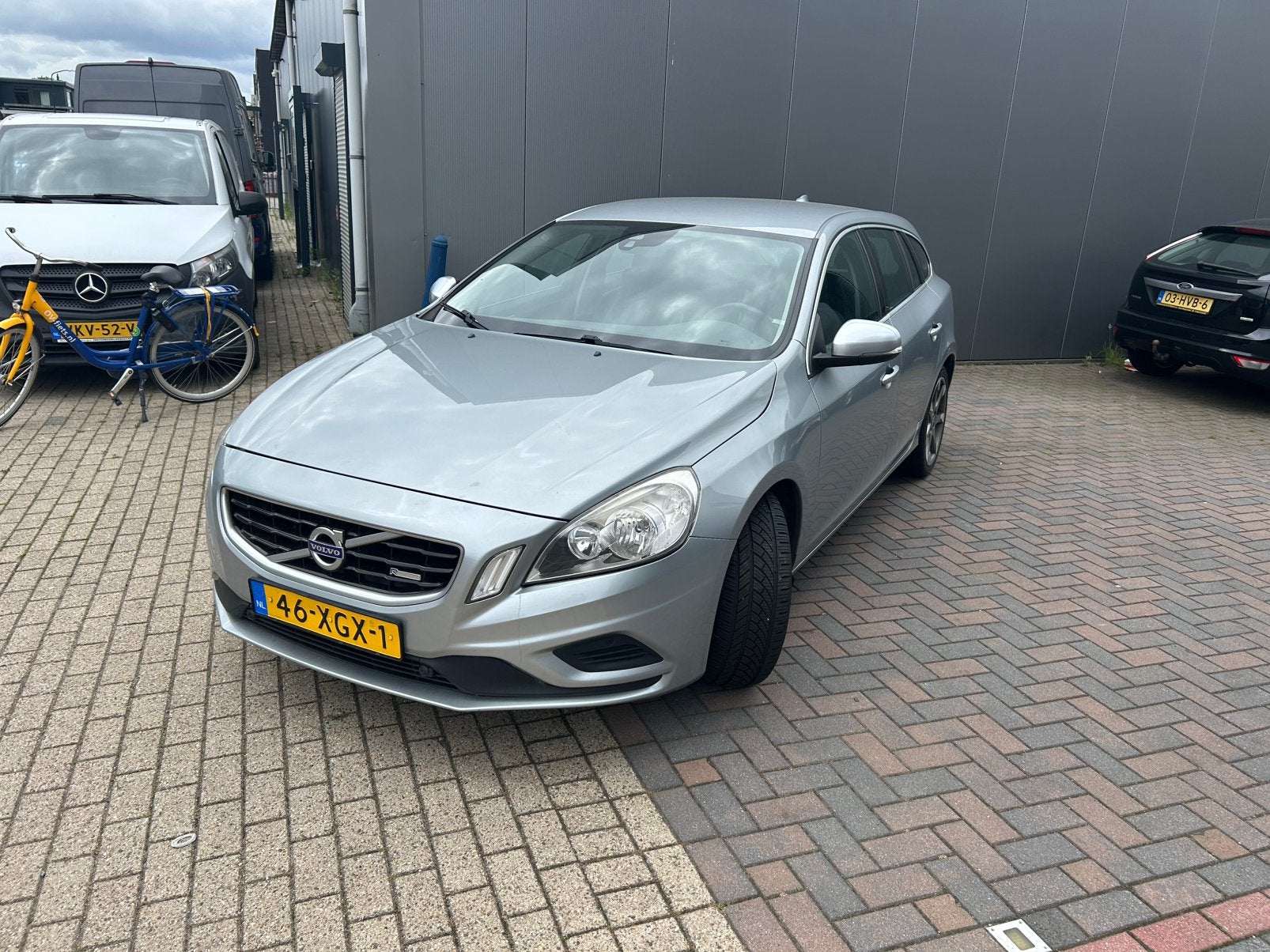 Volvo V60 T3 150pk Start/stop 2012 Grijs, Voorwielaandrijving, 1596 cc, 4 cilinders, Origineel Nederlands