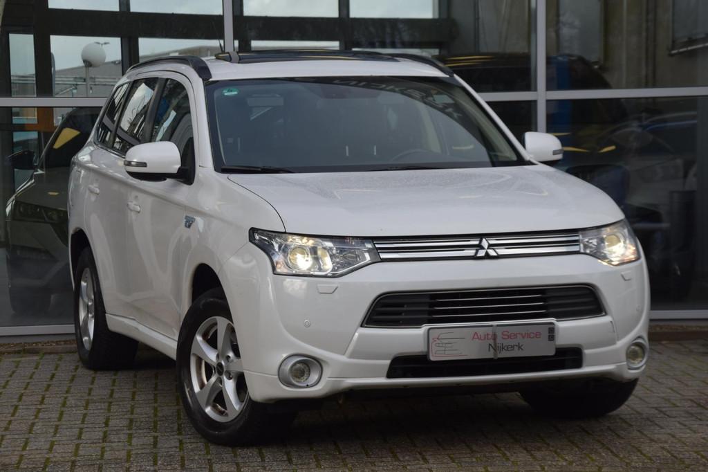 Mitsubishi Outlander 2.0 PHEV instyle+ Aut. Leder Led Dak Ca, Zwart, 4 cilinders, Wit, Vierwielaandrijving